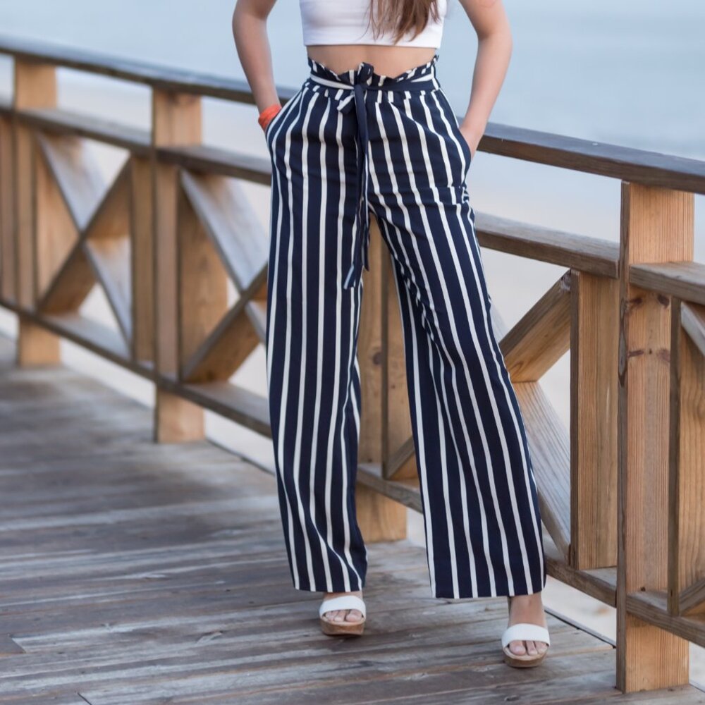Forever 21 navy blue and white stripe crepe high waisted palazzo pants size S US